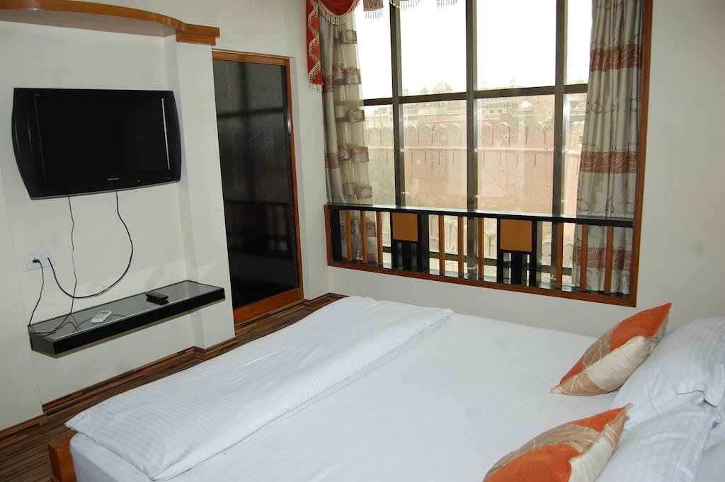 Metro Palace Hotel Bikaner Bagian luar foto