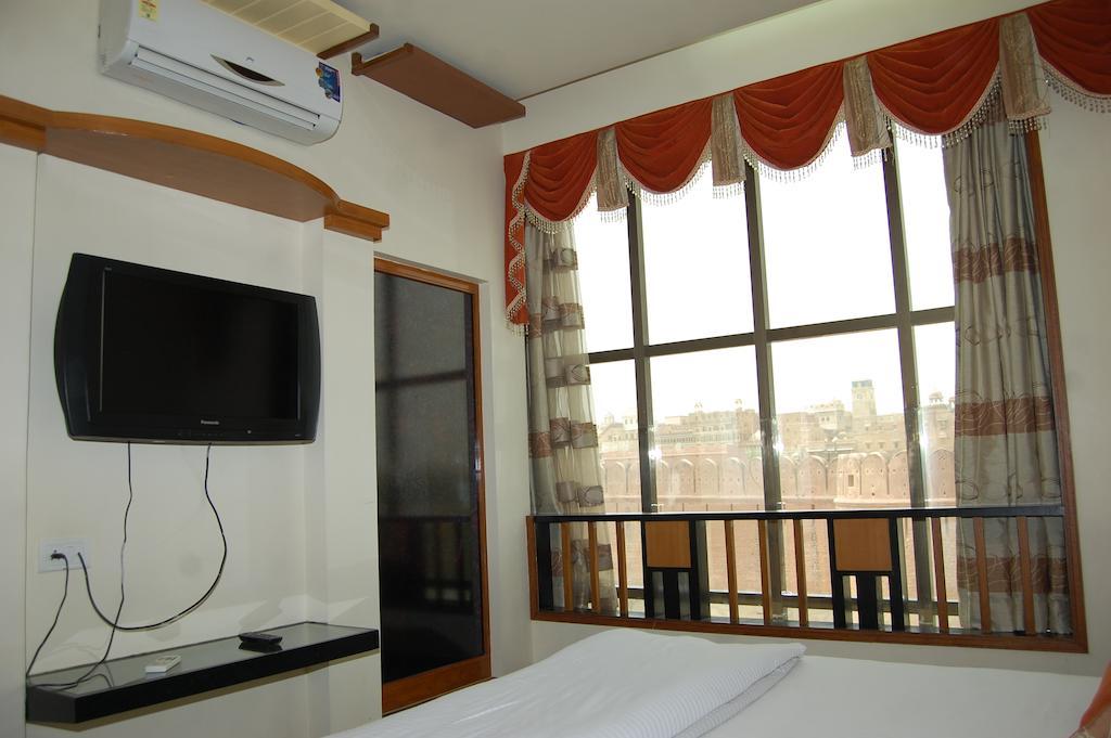Metro Palace Hotel Bikaner Bagian luar foto