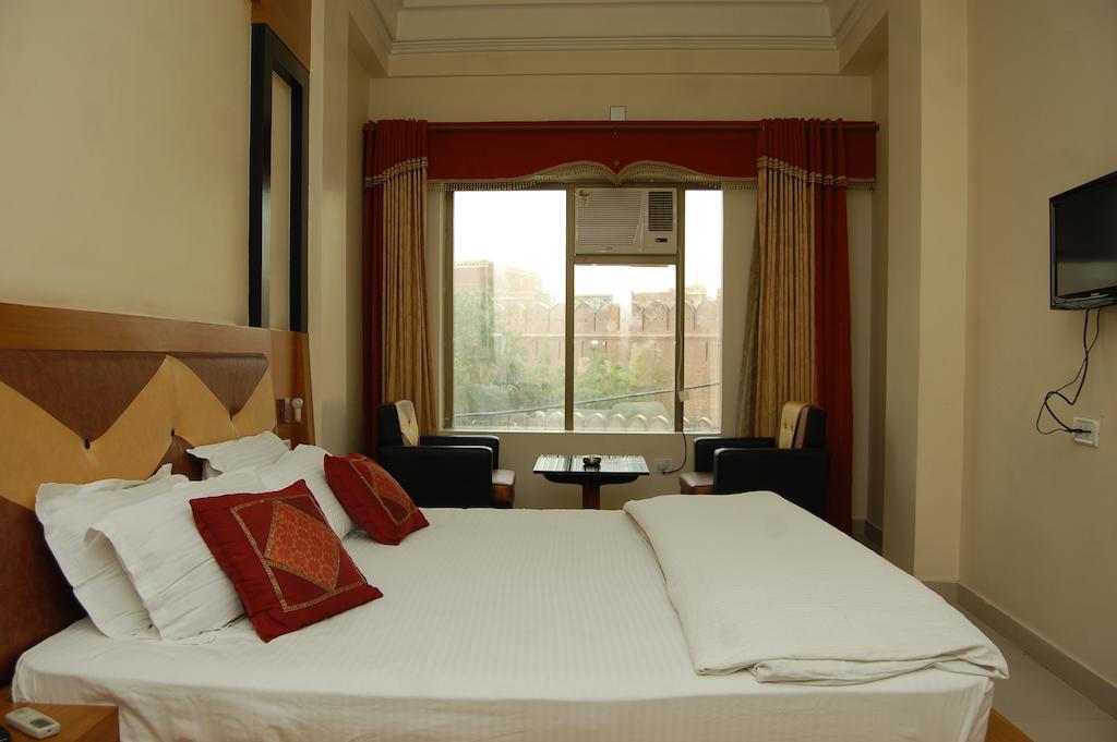Metro Palace Hotel Bikaner Bagian luar foto